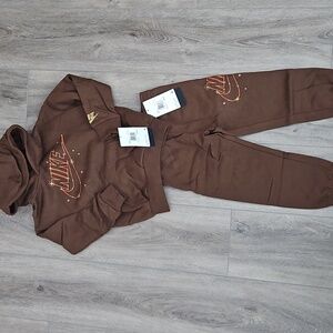 Nike brown (cacao wow) fleece set with print kids size XS (4)